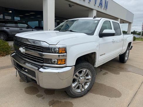 Used 2016 Chevrolet Silverado 2500 LT AWD/4WD image 2