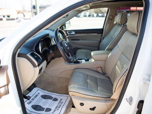 Used 2018 Jeep Grand Cherokee Overland image 3