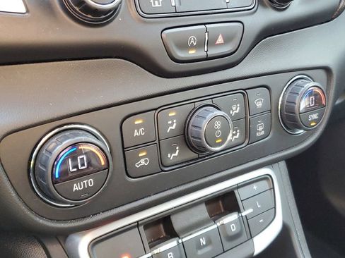 Used 2022 GMC Terrain SLT image 23