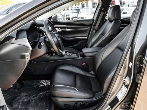 Used 2019 MAZDA MAZDA3 Sedan w/ Preferred Package image 4