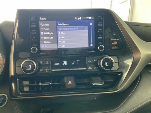 Used 2020 Toyota Highlander L AWD/4WD image 19
