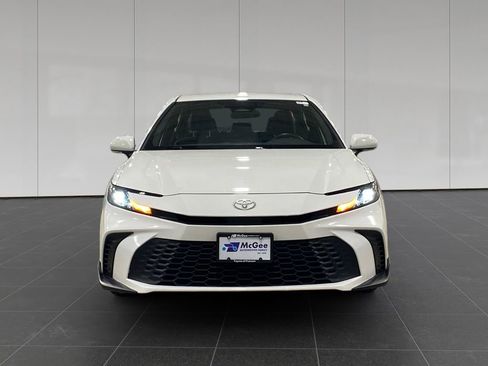 Used 2025 Toyota Camry SE image 8