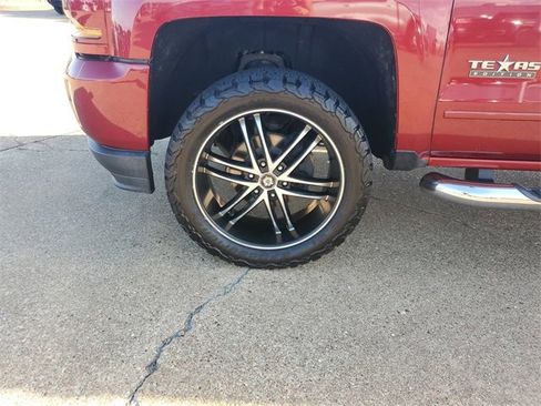 Certified 2018 Chevrolet Silverado 1500 LT w/ Texas Edition image 31