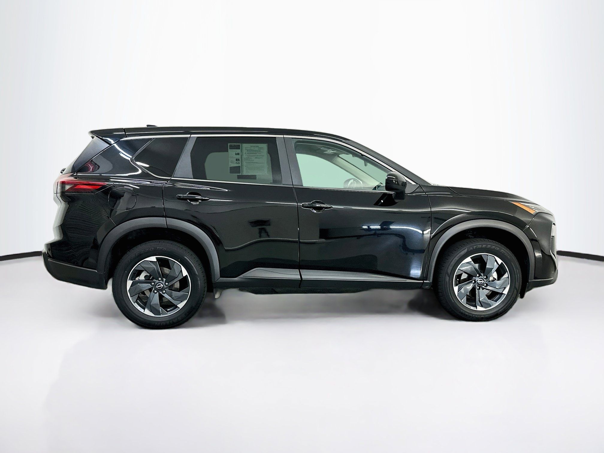 Used 2025 Nissan Rogue SV AWD/4WD image 10