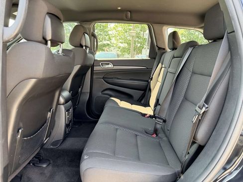 Used 2018 Jeep Grand Cherokee Laredo AWD/4WD image 16