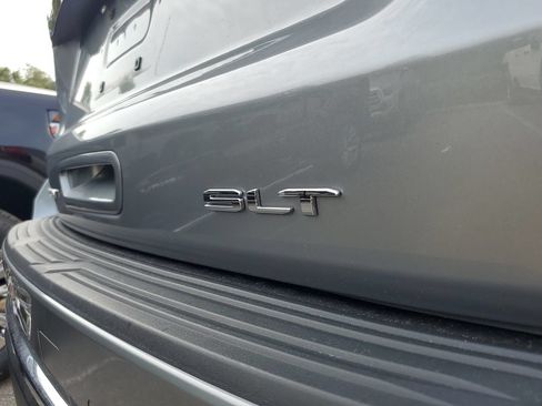Used 2024 GMC Yukon SLT w/ SLT Premium Package AWD/4WD image 8
