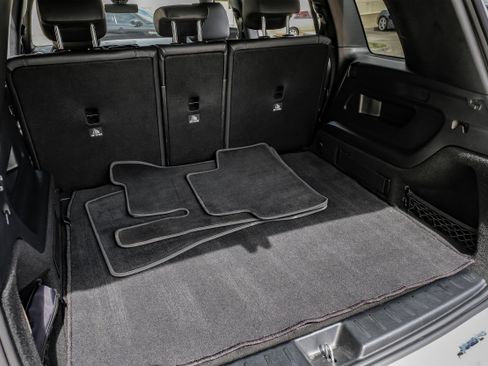 Used 2022 Mercedes-Benz GLB 250 w/ Premium Package Lite image 50