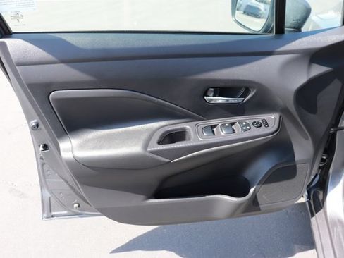 Used 2023 Nissan Versa SV FWD image 10