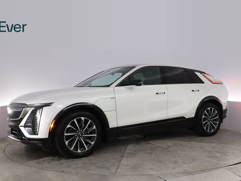 Used 2024 Cadillac Lyriq Sport AWD/4WD image 18
