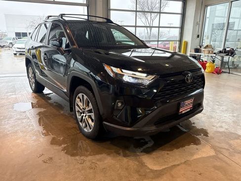 Used 2023 Toyota RAV4 XLE Premium image 6
