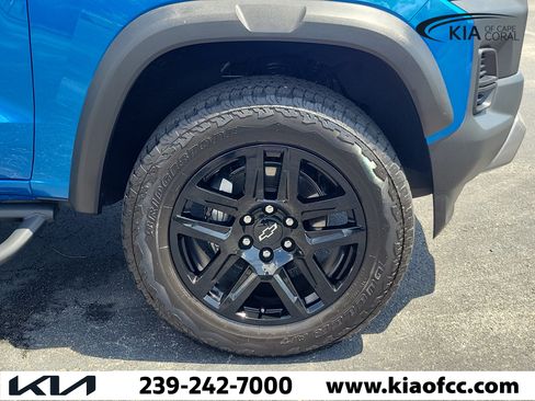 Used 2023 Chevrolet Colorado Trail Boss w/ Advanced Trailering Package AWD/4WD image 7