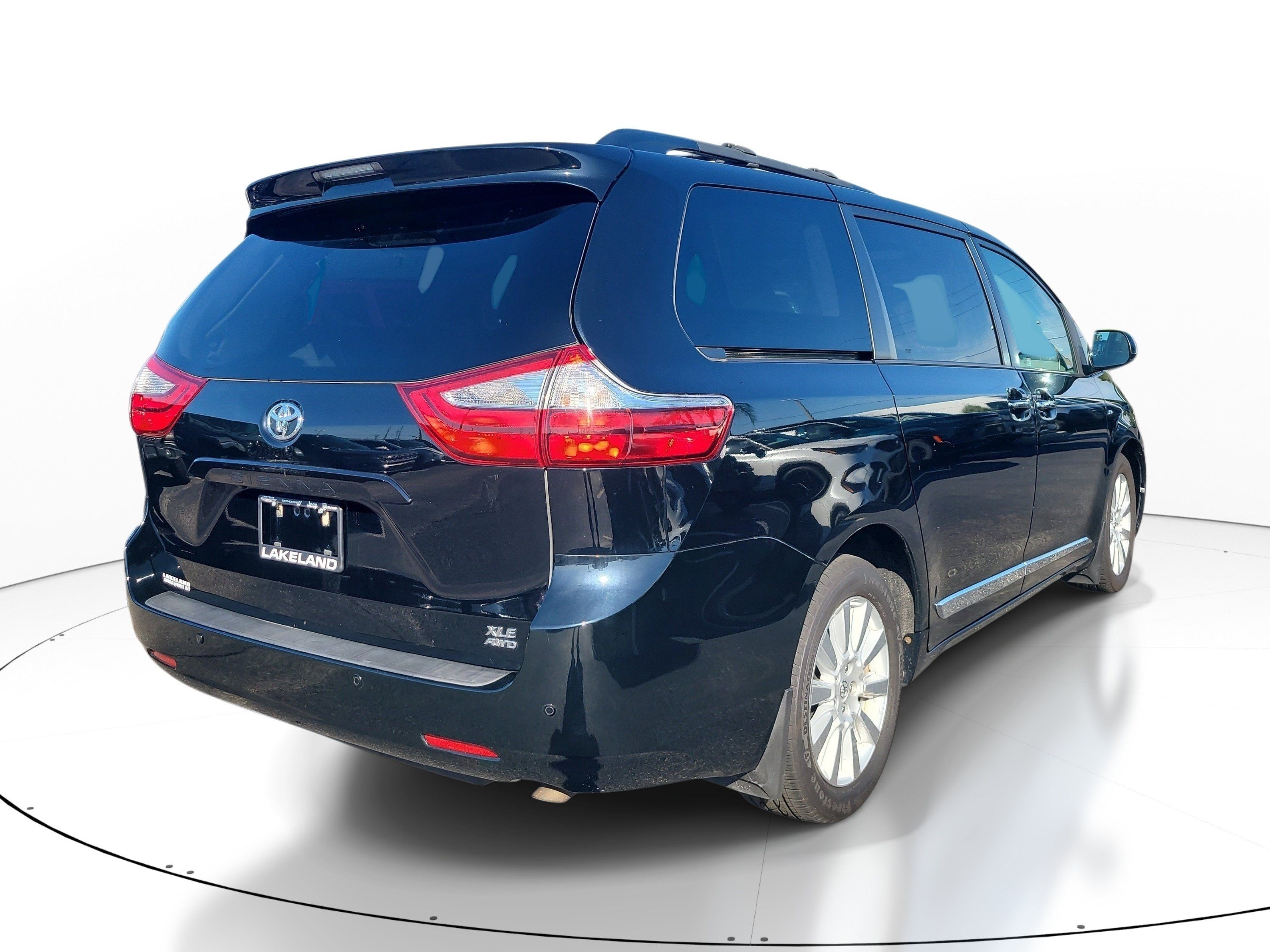 Used 2017 Toyota Sienna XLE w/ XLE Navigation Package AWD/4WD image 4