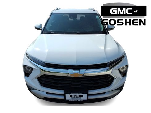 Used 2025 Chevrolet TrailBlazer LT AWD/4WD image 2