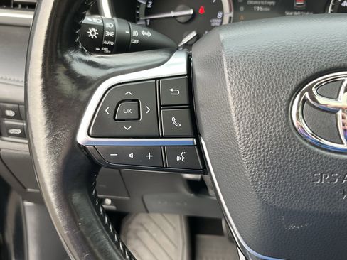 Used 2020 Toyota Highlander XLE image 22