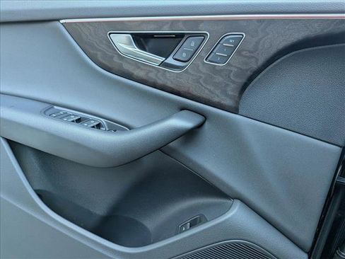 Used 2021 Audi Q8 Prestige w/ Prestige Package image 13