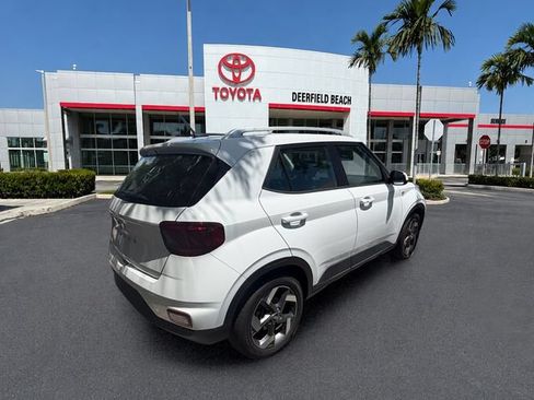 Used 2025 Hyundai Venue SEL FWD image 11