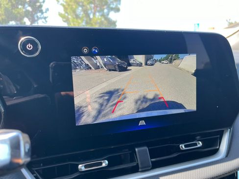 Used 2025 Chevrolet Equinox LT FWD image 20