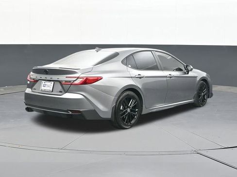 Used 2025 Toyota Camry SE w/ Convenience Package image 15