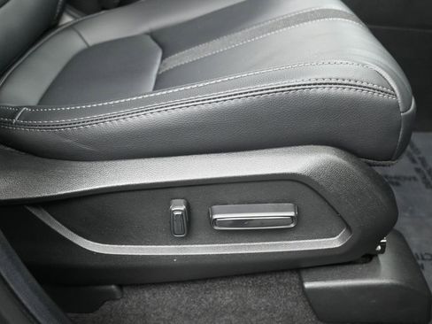 Used 2025 Honda Pilot EX-L image 10