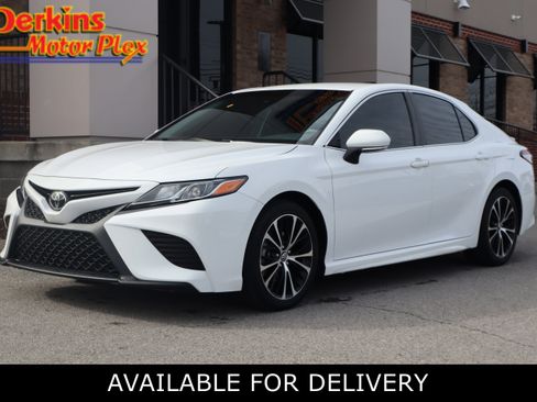 Used 2018 Toyota Camry SE w/ Convenience Package image 1