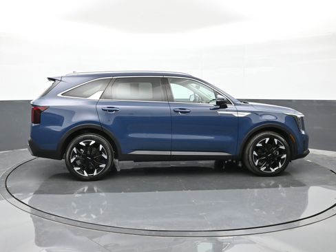 Used 2024 Kia Sorento EX w/ Panoramic Sunroof Package image 9