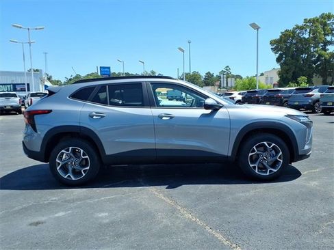 New 2026 Chevrolet Trax LT w/ Driver Confidence Package image 7