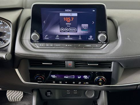 Used 2024 Nissan Rogue SV AWD/4WD image 23