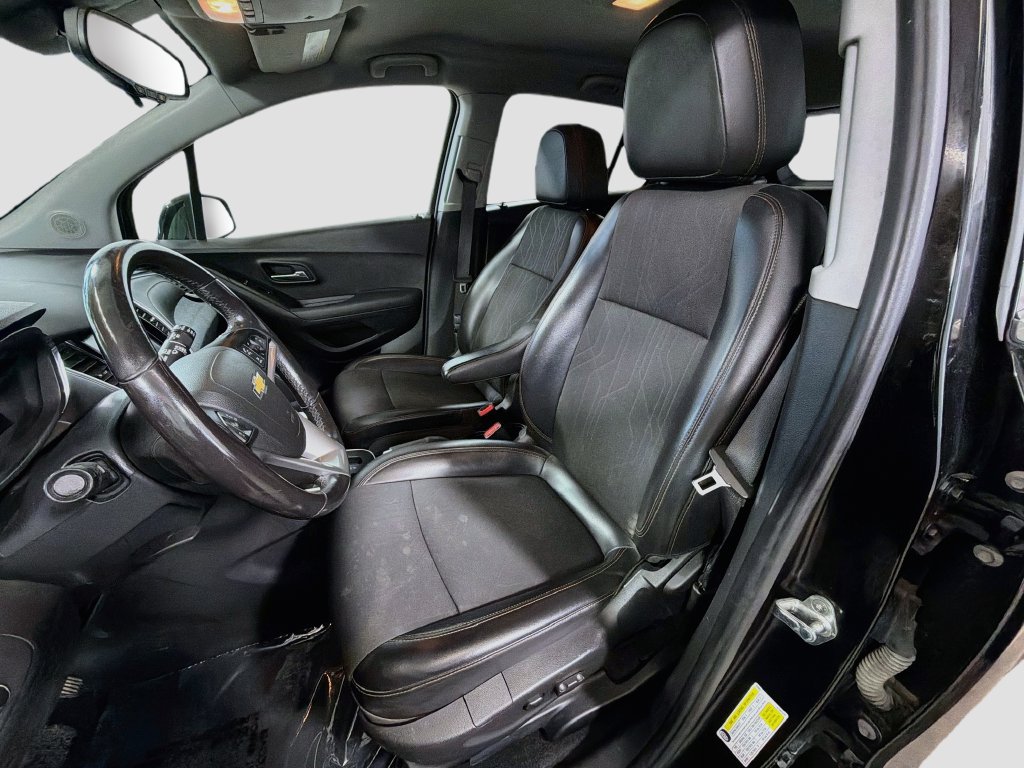 Used 2020 Chevrolet Trax LT w/ LT Convenience Package AWD/4WD image 20