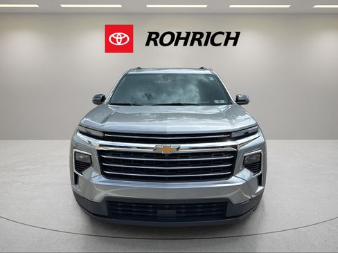 Used 2025 Chevrolet Traverse LT w/ Driver Confidence Package AWD/4WD image 2