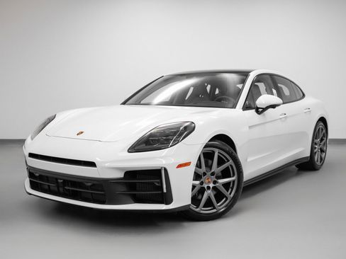 Certified 2025 Porsche Panamera 4 image 6