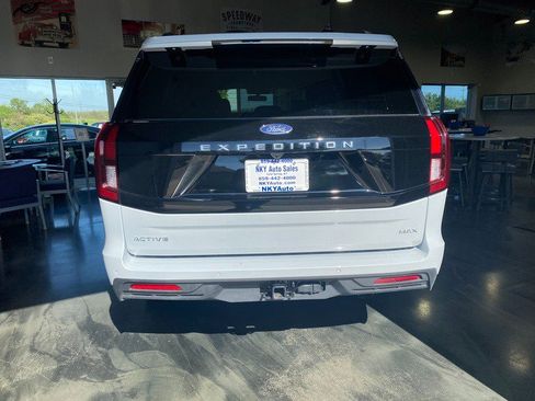 Used 2025 Ford Expedition Max Active AWD/4WD image 5