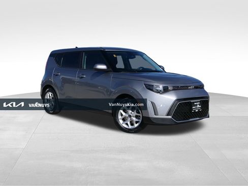 Used 2023 Kia Soul S image 1