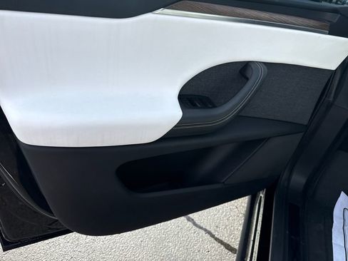 Used 2023 Tesla Model X image 12