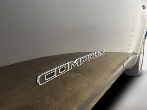 Used 2022 Jeep Compass Latitude image 10