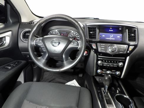 Used 2017 Nissan Pathfinder SV w/ SV Cold Weather Package AWD/4WD image 13