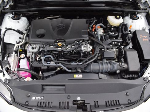 Used 2025 Toyota Camry XSE FWD image 9