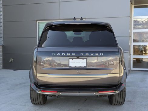 Used 2025 Land Rover Range Rover SE image 9
