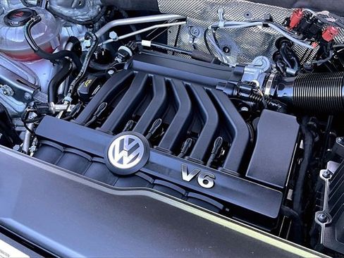 Used 2022 Volkswagen Atlas Cross Sport SEL R-Line image 31