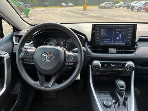 Used 2022 Toyota RAV4 LE AWD/4WD image 14