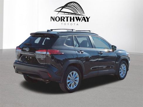 Used 2023 Toyota Corolla Cross LE image 4