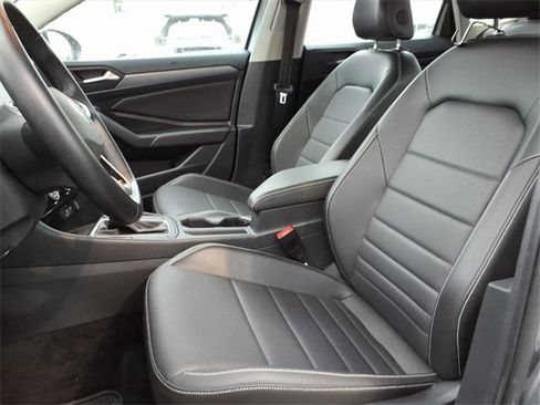 Used 2022 Volkswagen Jetta SE image 9