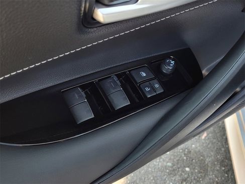 Used 2022 Toyota Corolla SE image 10