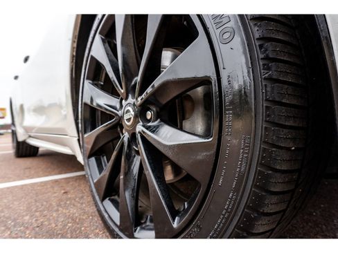 Used 2017 Nissan Maxima SR w/ Midnight Edition image 9