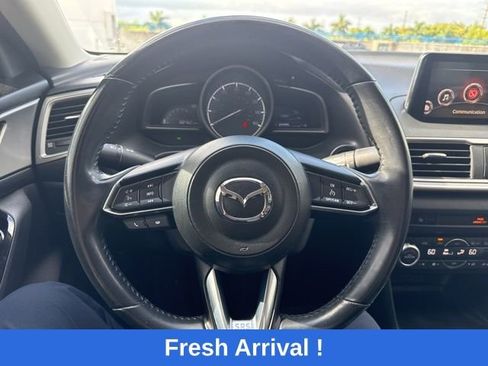 Used 2018 MAZDA MAZDA3 Touring image 4