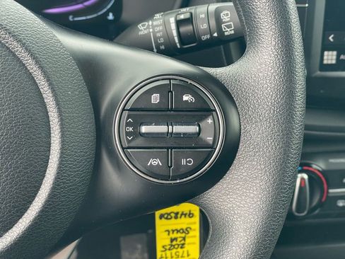 Used 2025 Kia Soul LX image 15
