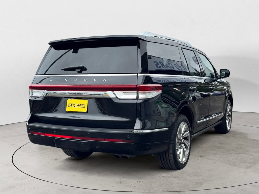 Used 2024 Lincoln Navigator Reserve AWD/4WD image 5