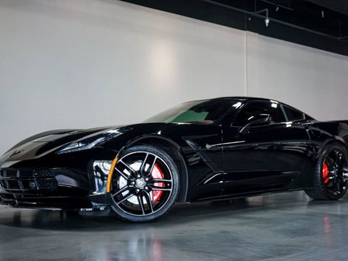 Used 2019 Chevrolet Corvette Stingray Coupe RWD image 1