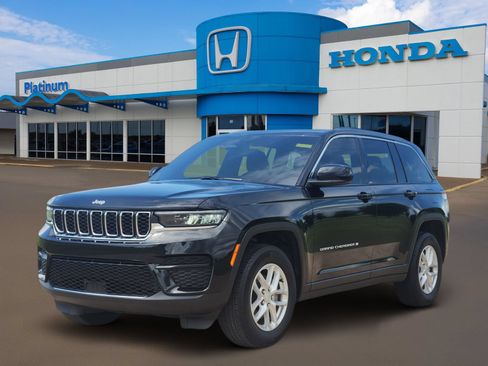 Used 2025 Jeep Grand Cherokee Laredo X RWD image 2