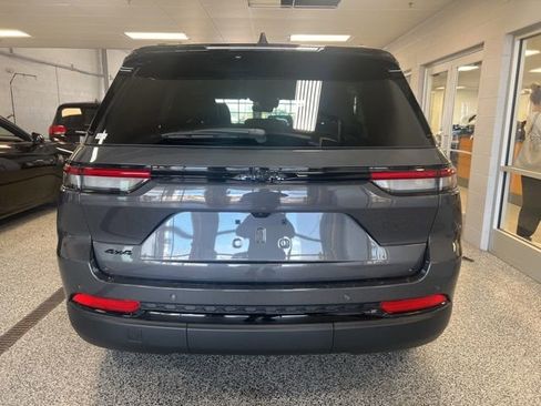 New 2025 Jeep Grand Cherokee Limited image 6