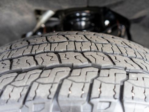 Used 2024 Chevrolet Colorado Z71 image 34